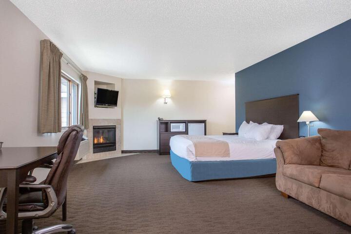 1 King Bed (1 of 17)