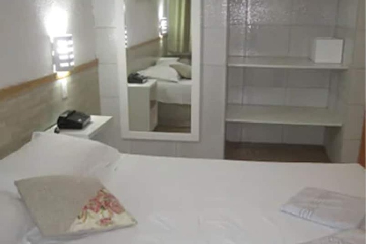 Room 3 of 8