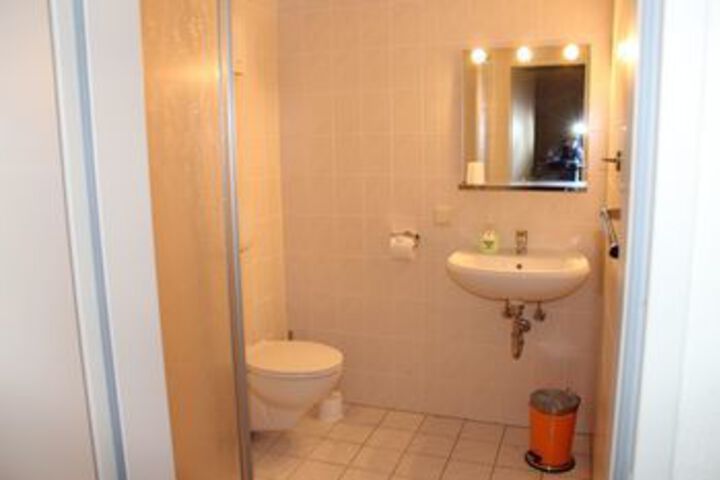 Room 3 of 46