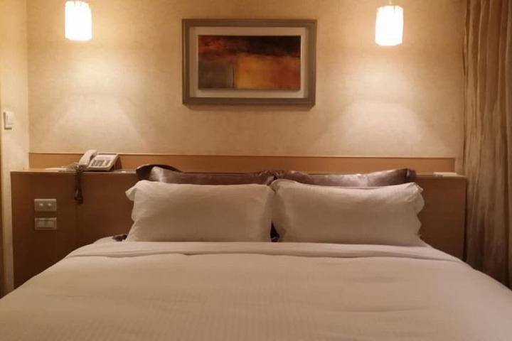 Room 6 of 21