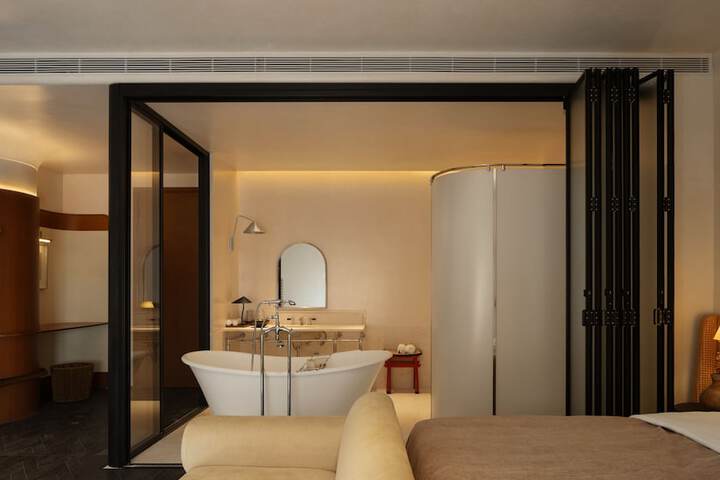 Room 25 of 79