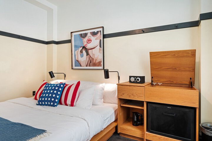 Room 4 of 71