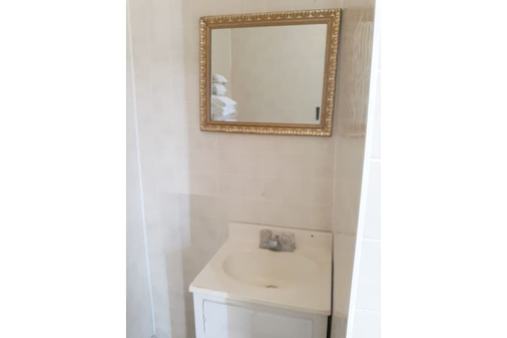 Bathroom sink