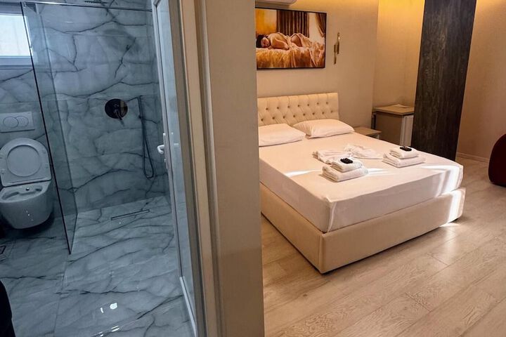 Room 13 of 77