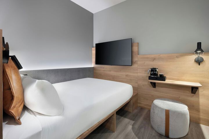 Room 5 of 52