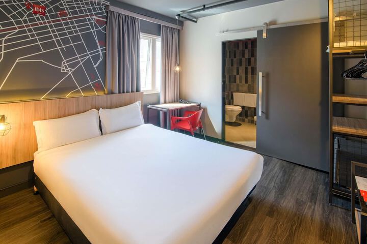 Room 9 of 80