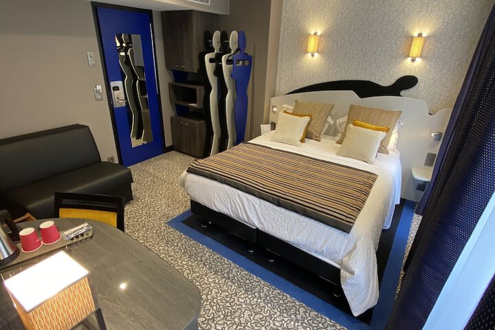 Room 6 of 66