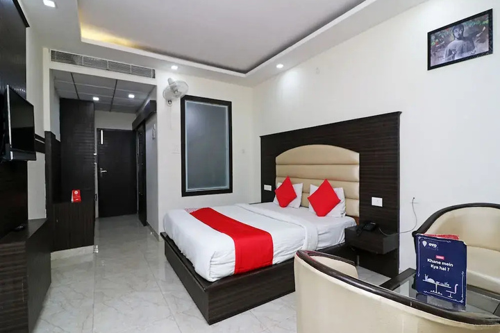 Room 3 of 16