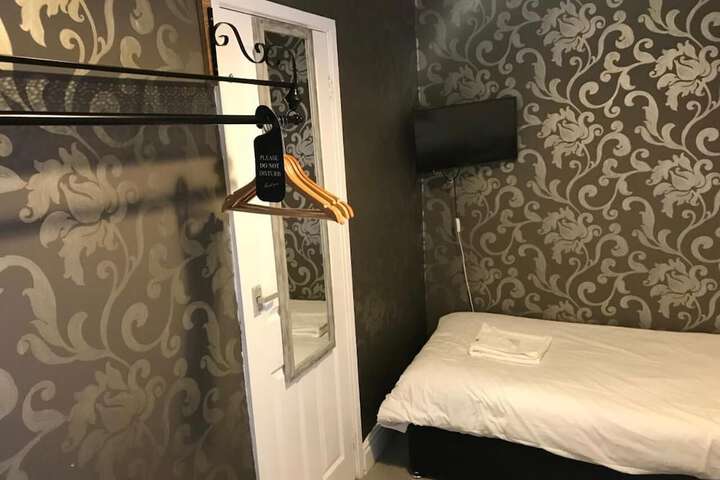 Room 25 of 60