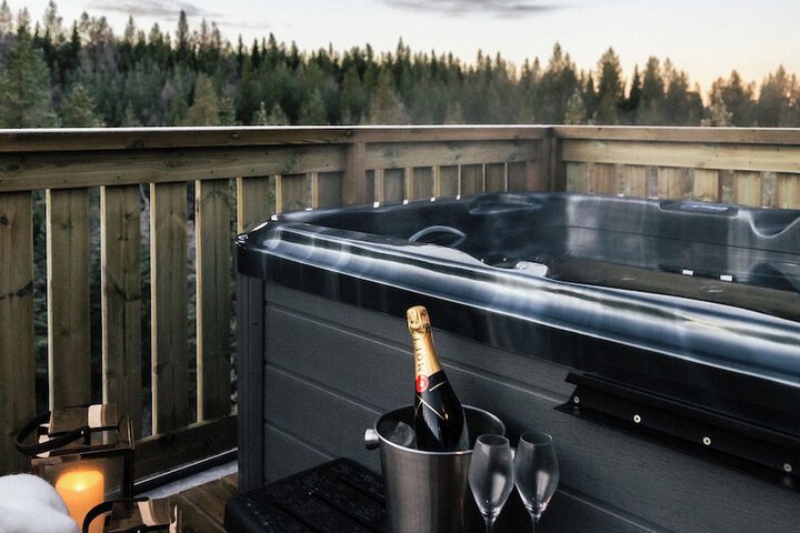 Hot Tub 31 of 68