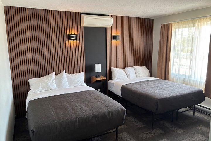 Room 6 of 9