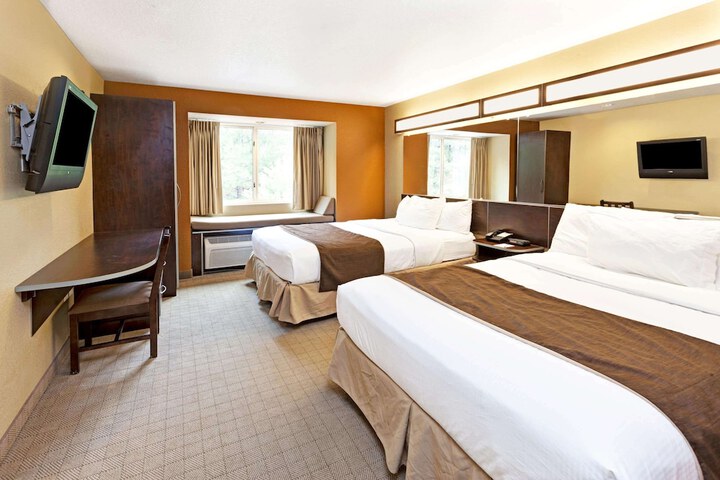 1 Queen Bed (13 of 27)