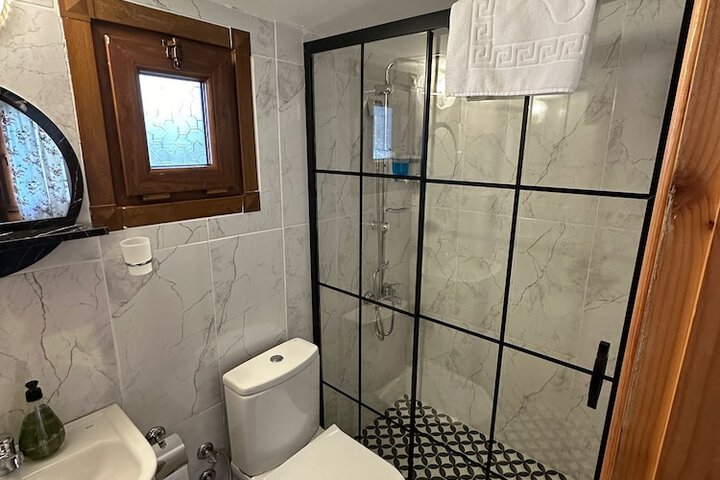 Room 27 of 34