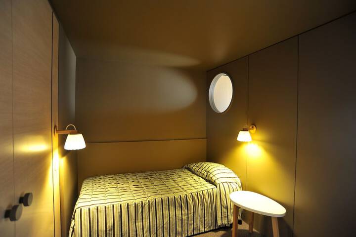 Room 24 of 100