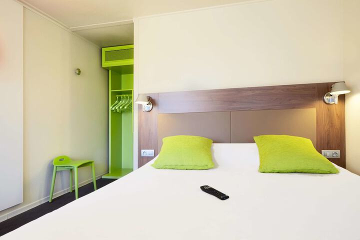 Room 6 of 30