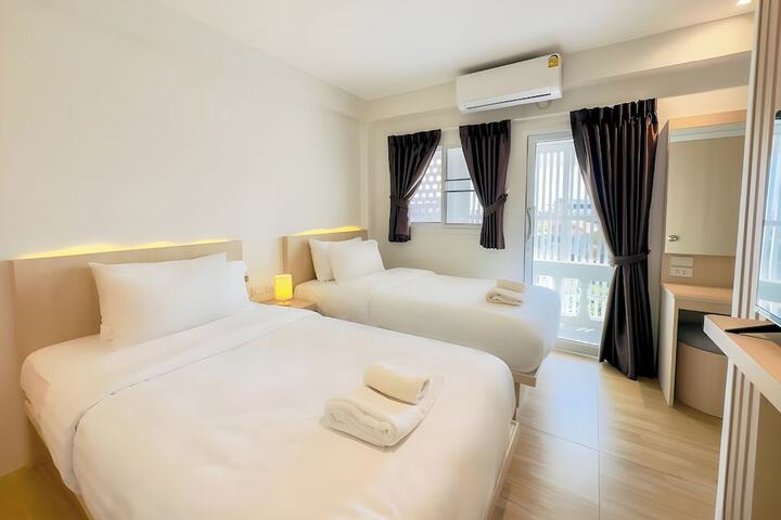 Room 12 of 25