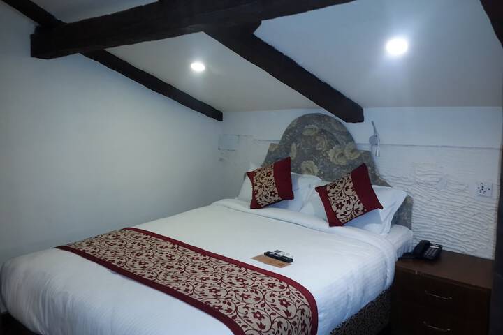 Room 13 of 37