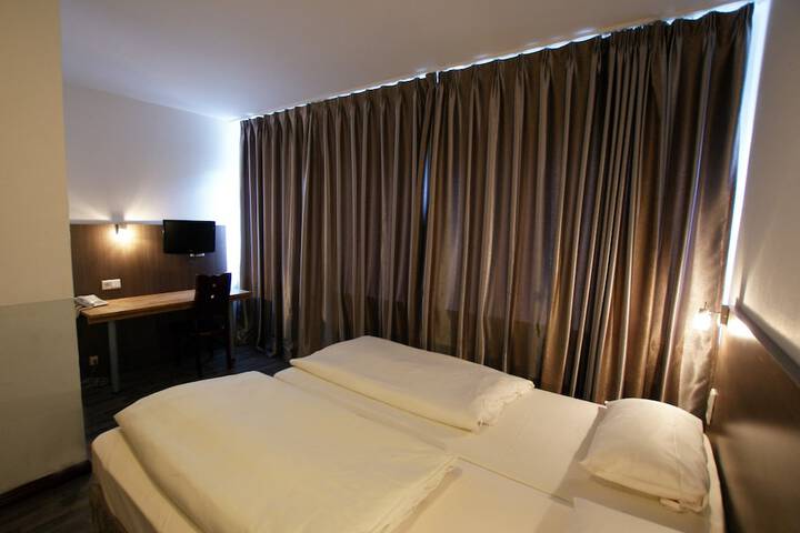 Room 14 of 33
