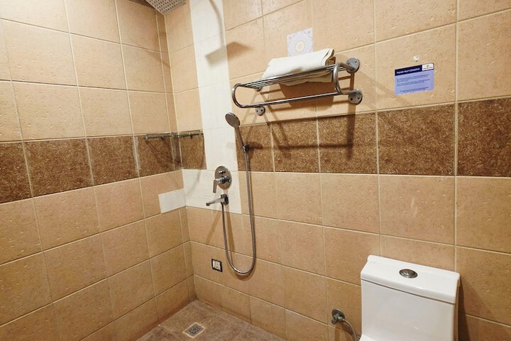 Room 127 of 181