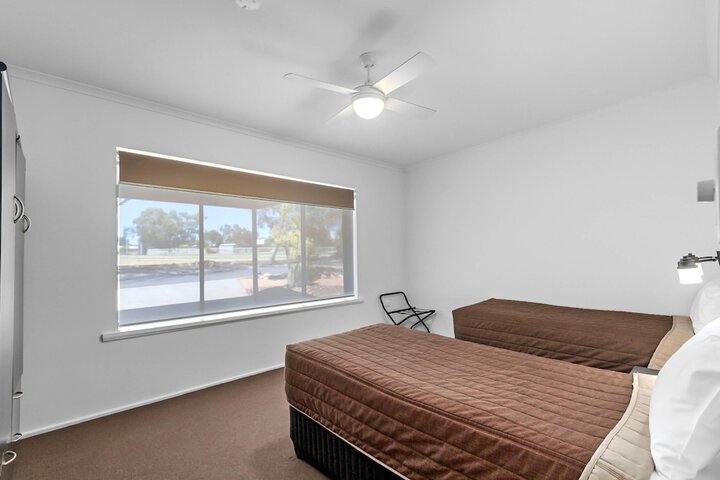 Room 27 of 49