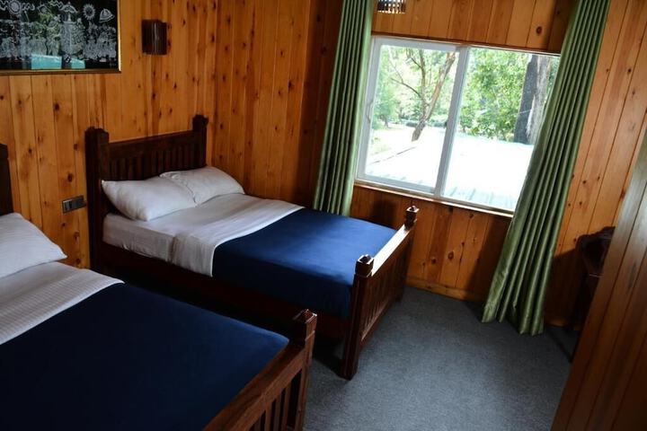 Room 4 of 10