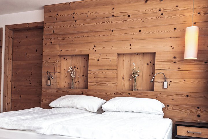 Room 40 of 147