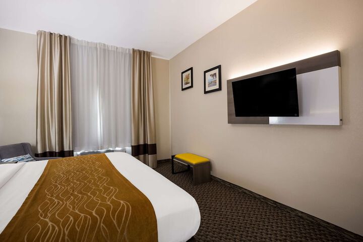 1 King Bed (7 of 24)