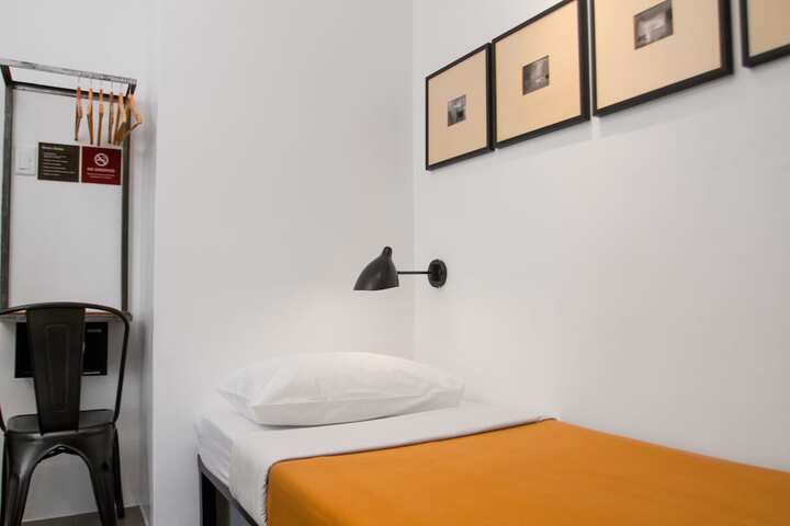 Room 9 of 40