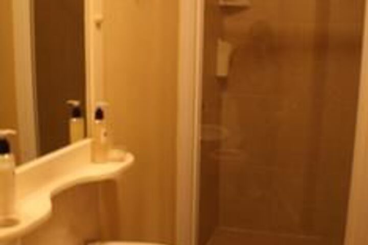 Room 4 of 10
