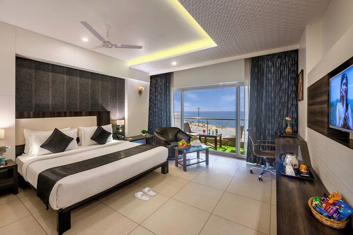 Room 40 of 136