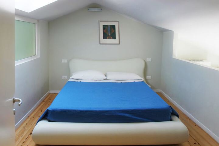 Room 27 of 32