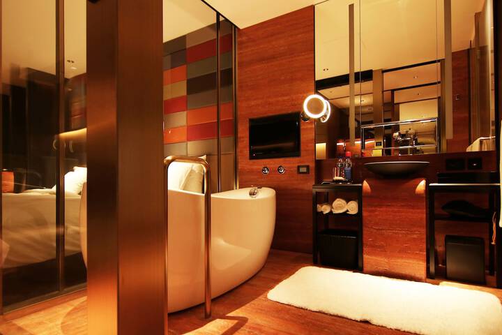 Room 25 of 49