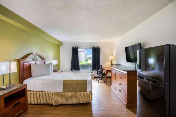 2 Double Beds (13 of 17)