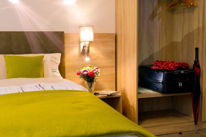 Room 7 of 25