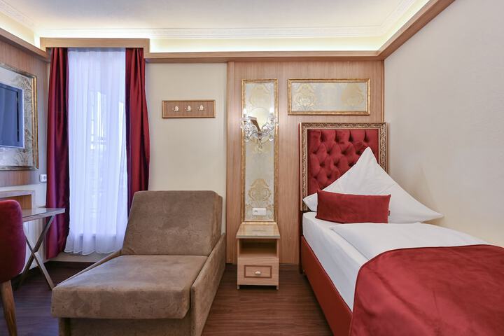 Room 27 of 74