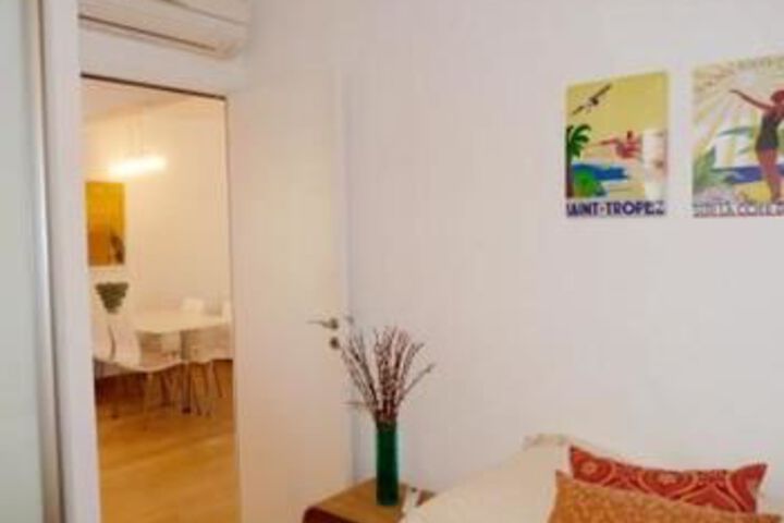 Room 12 of 25