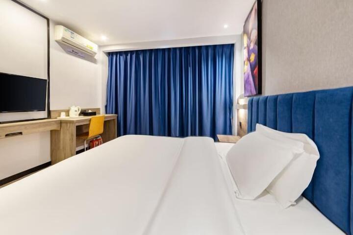 Room 2 of 8