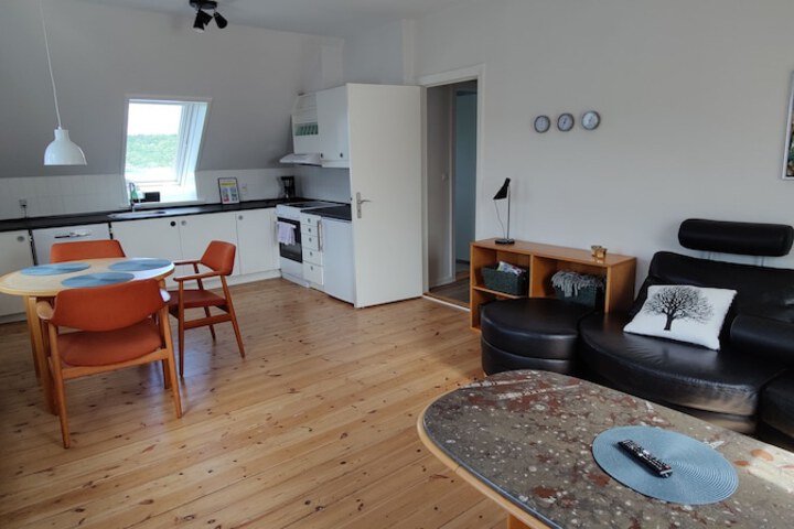 Room 5 of 11