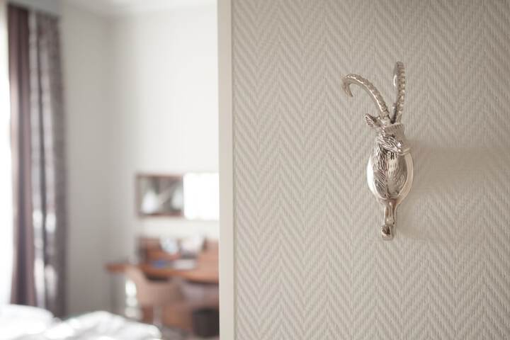 Room 9 of 90