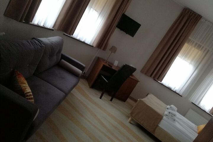 Room 19 of 38