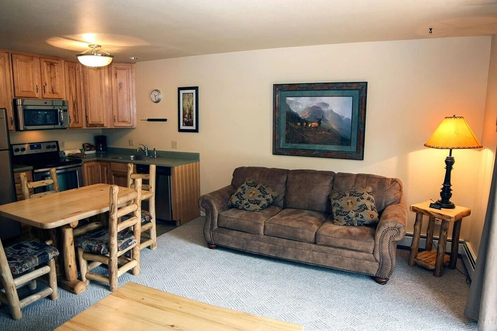 Room 3 of 10