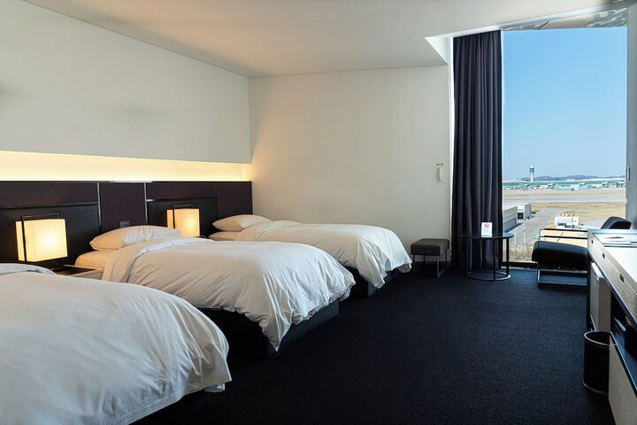 Room 27 of 61