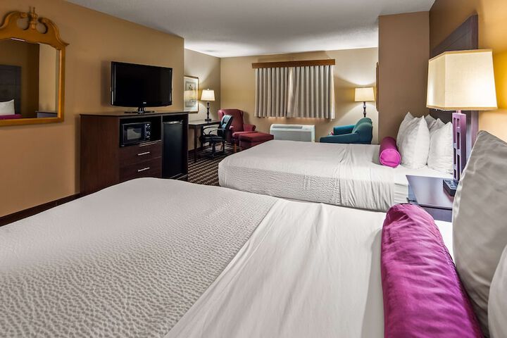 2 Queen Beds Microwave and Refrigerator WiFi Continental Breakfast (2 of 13)