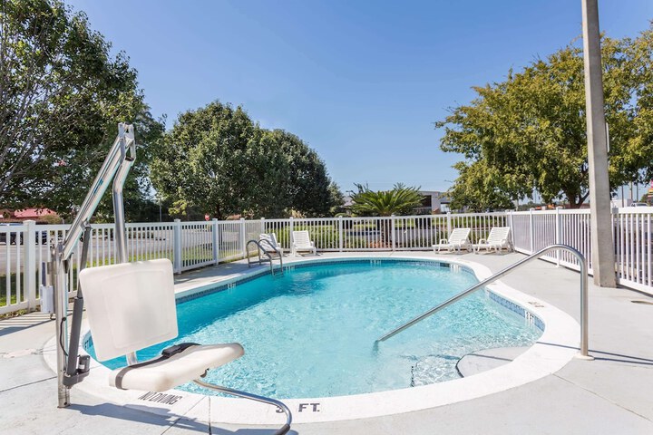 Pool 14 of 20