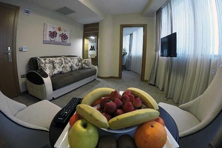 Room 16 of 38