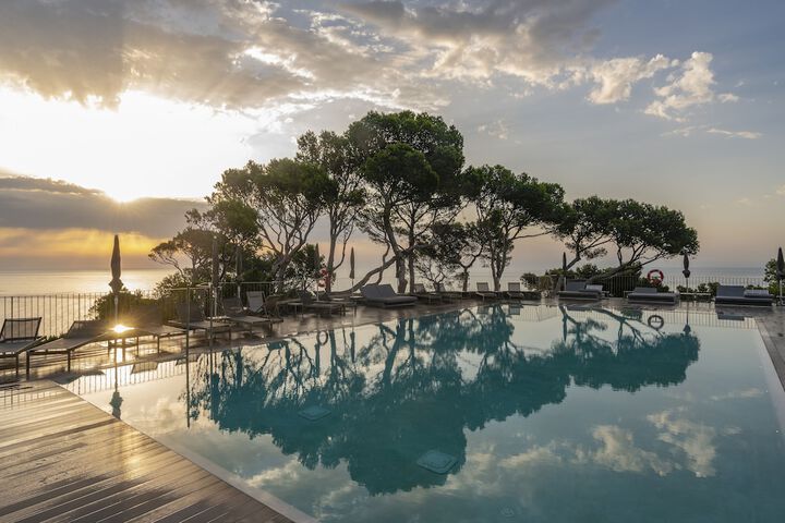 Hotel with Pool