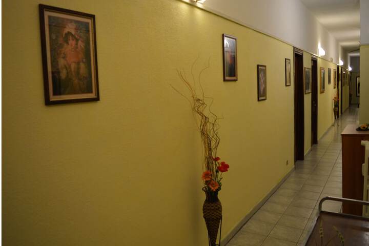 Ballroom/Hall 29 of 40