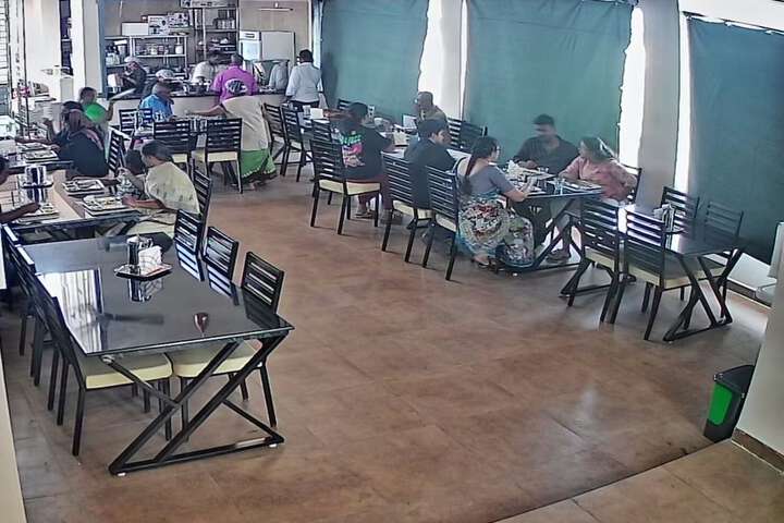 Dining 16 of 21