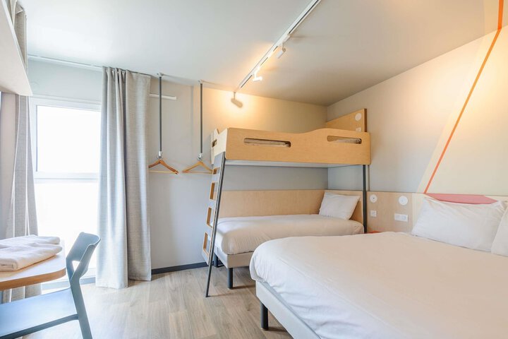 Room 18 of 77