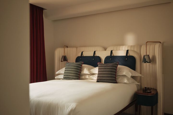 Room 8 of 40